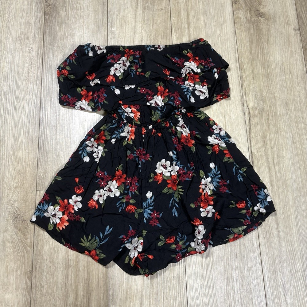 Hollister Strapless‎ Romper Size Small Small Ruffle Short Sleeve Shorts